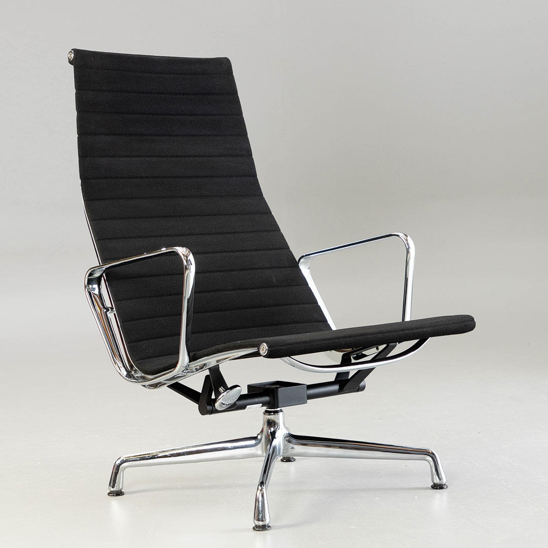 CHARLES & RAY EAMES. VITRA, FÅTÖLJ EA 124.