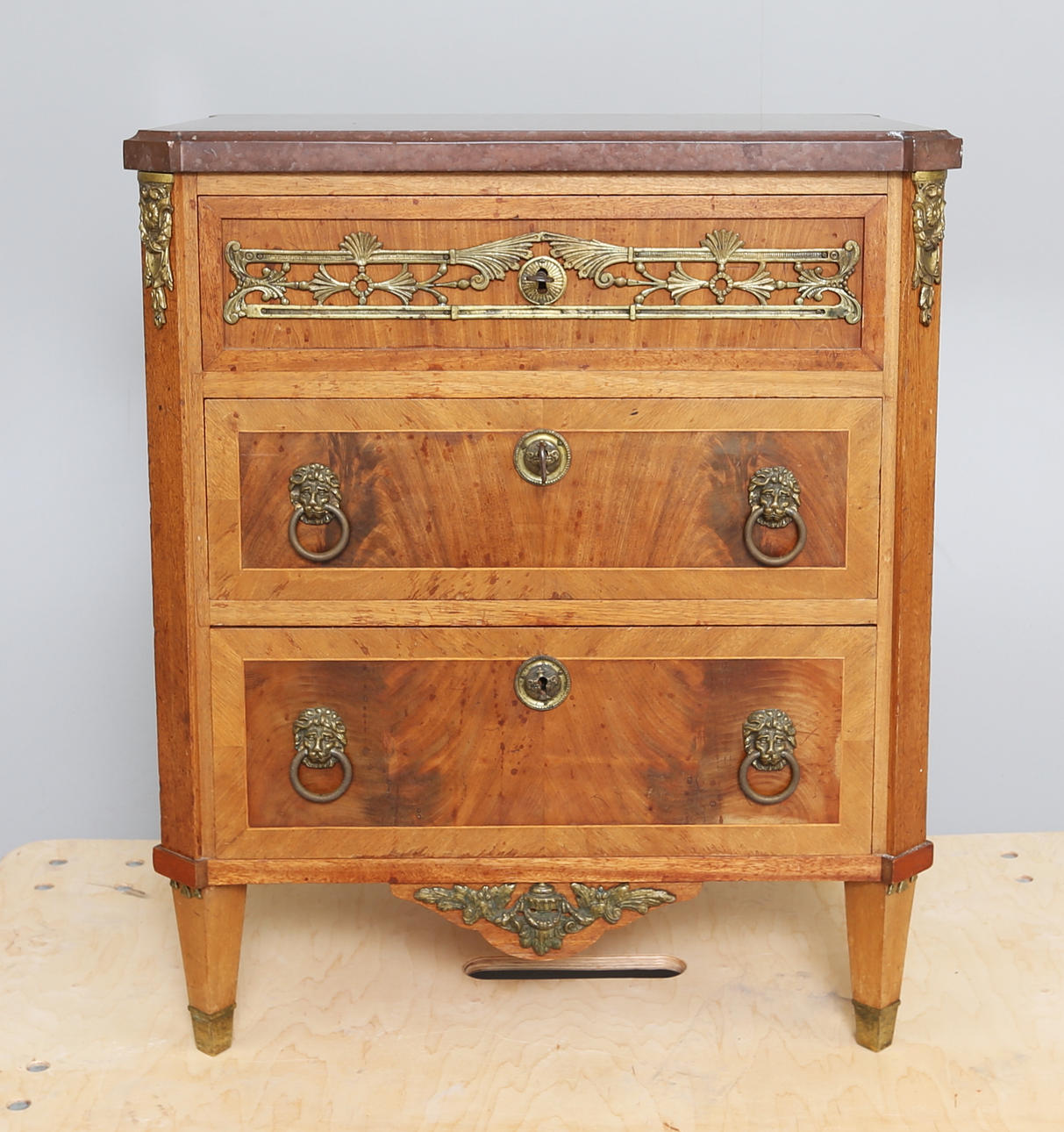 BYRÅ, Gustaviansk stil, 1800-tal.