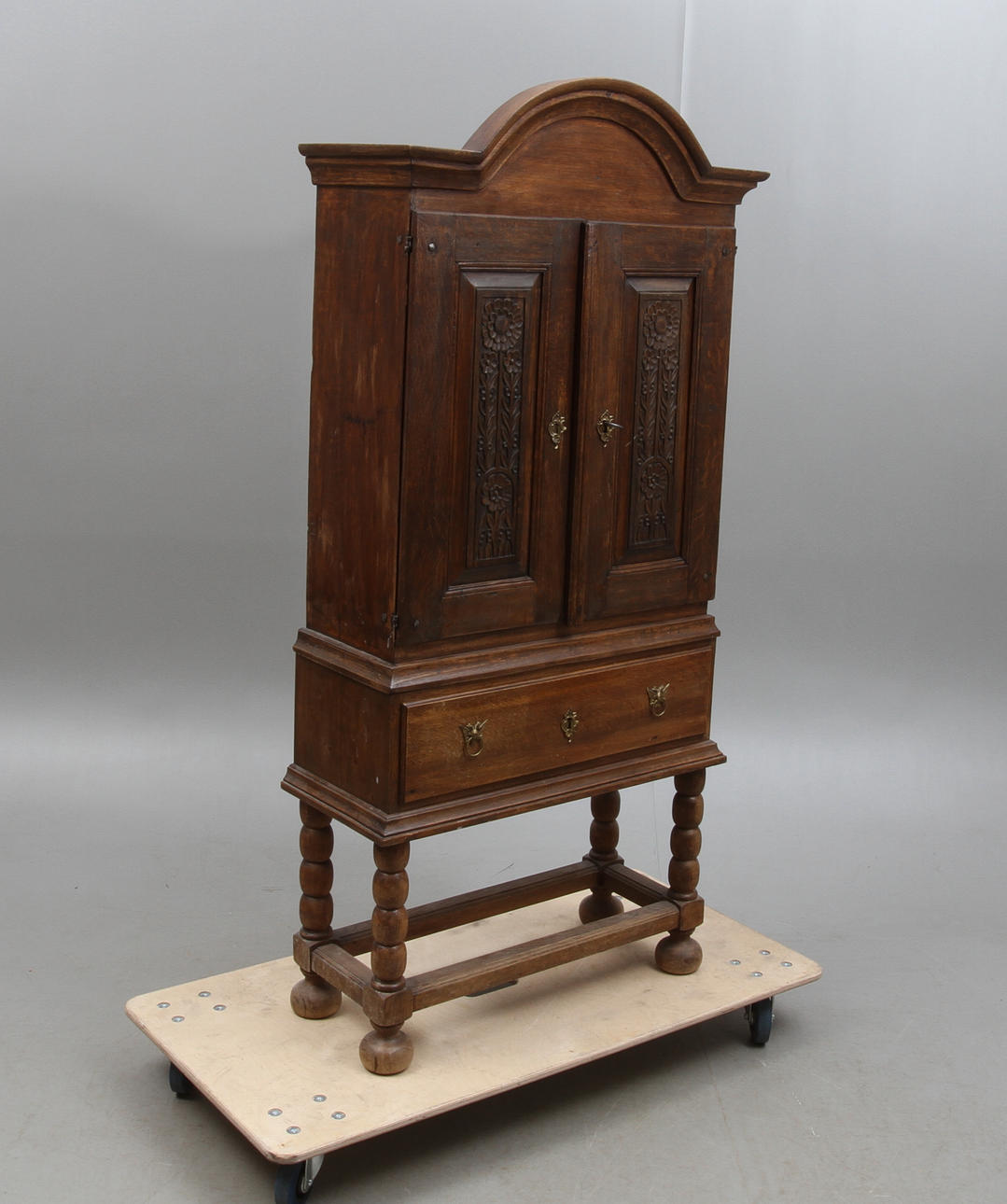 SKÅP, delvis 1700-tal.