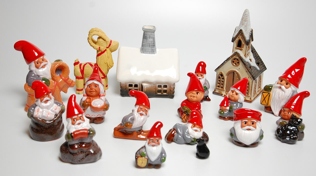 TOMTAR, HUS keramik, 17 delar, Rolf Berg, stämplade, etikettmärkta.