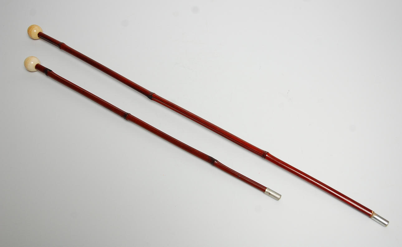 PROMENADKÄPPAR, 2 st, bambu, ben, för Far och son, 1900-talets början.