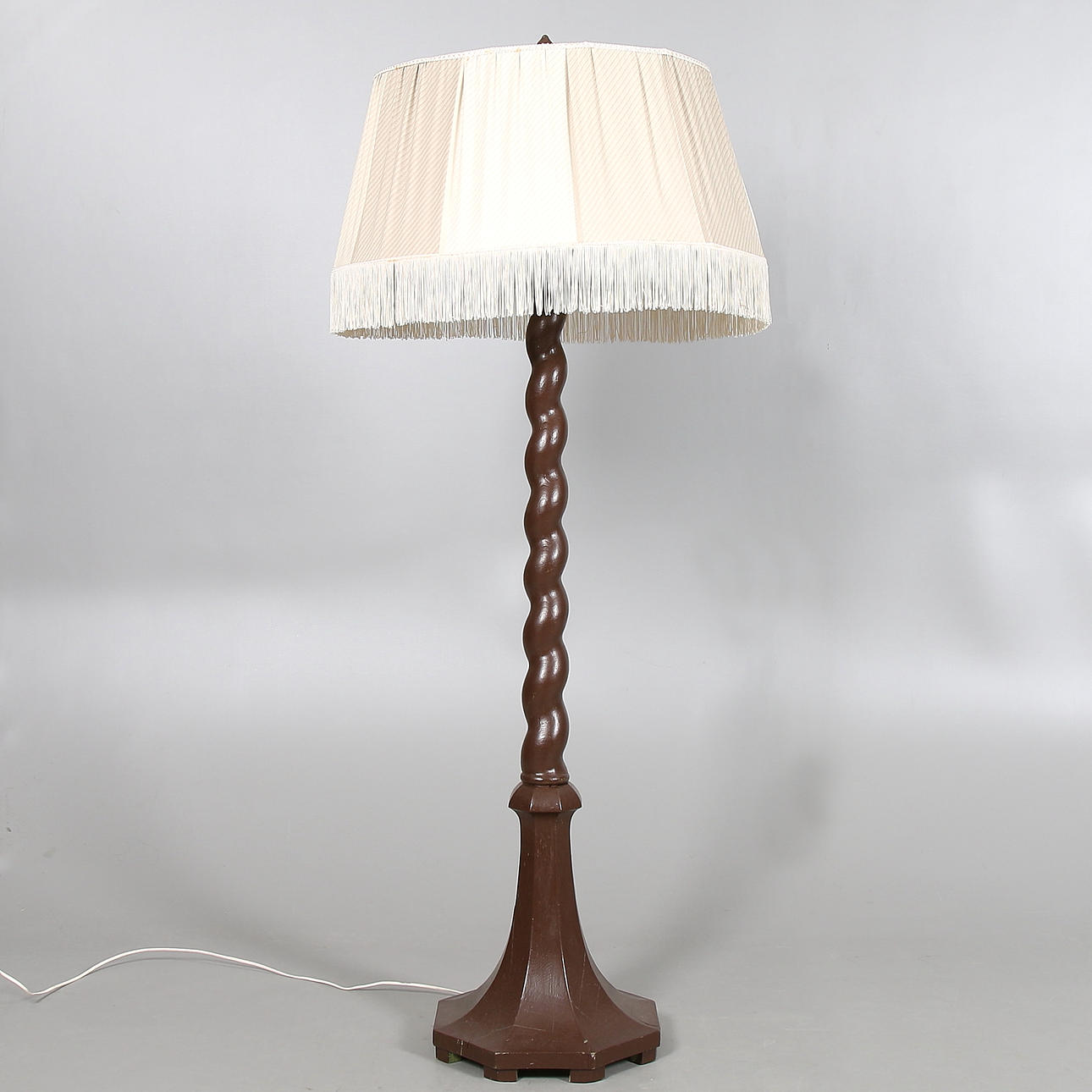 GOLVLAMPA, jugend. 1900-talets början.