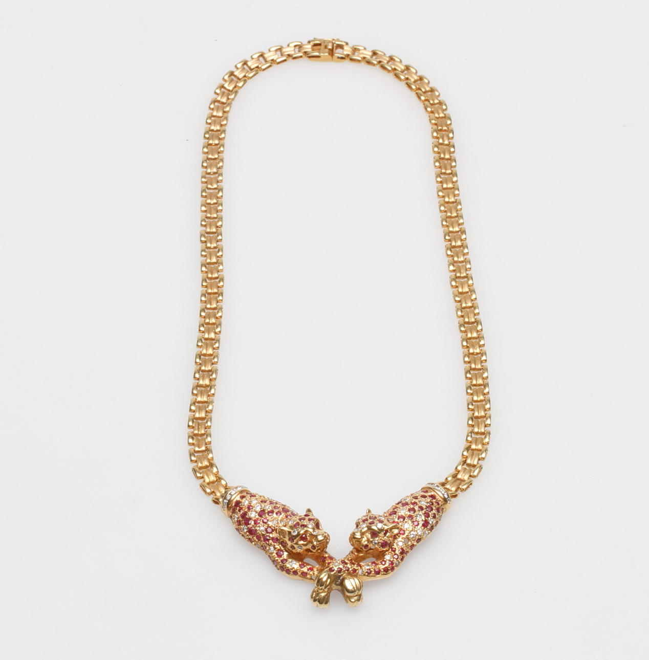 HALSBAND MED DIAMANTER OCH RUBINER, 18k guld, vikt ca 49 gr.