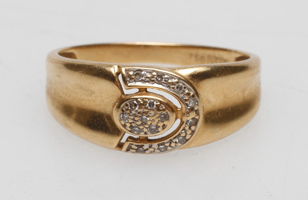 RING med små diamanter, 18k guld, vikt ca 2,6 gr.