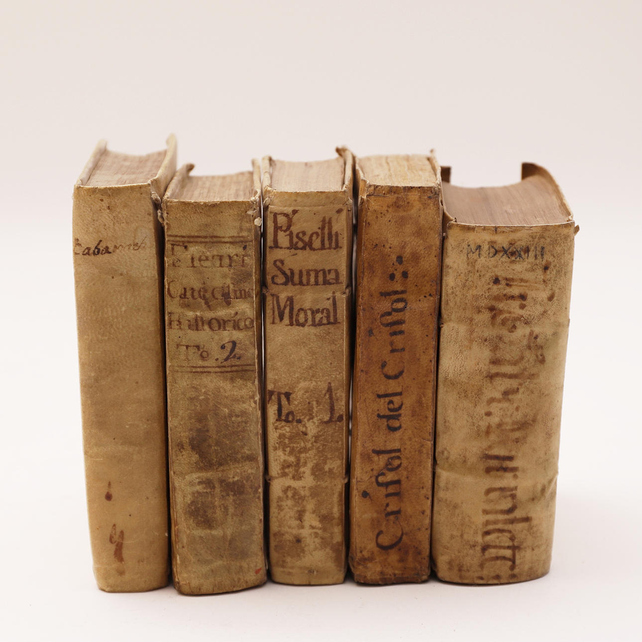 CINCO LIBROS ANTIGUOS, pergamino e impresión, siglo XVIII.