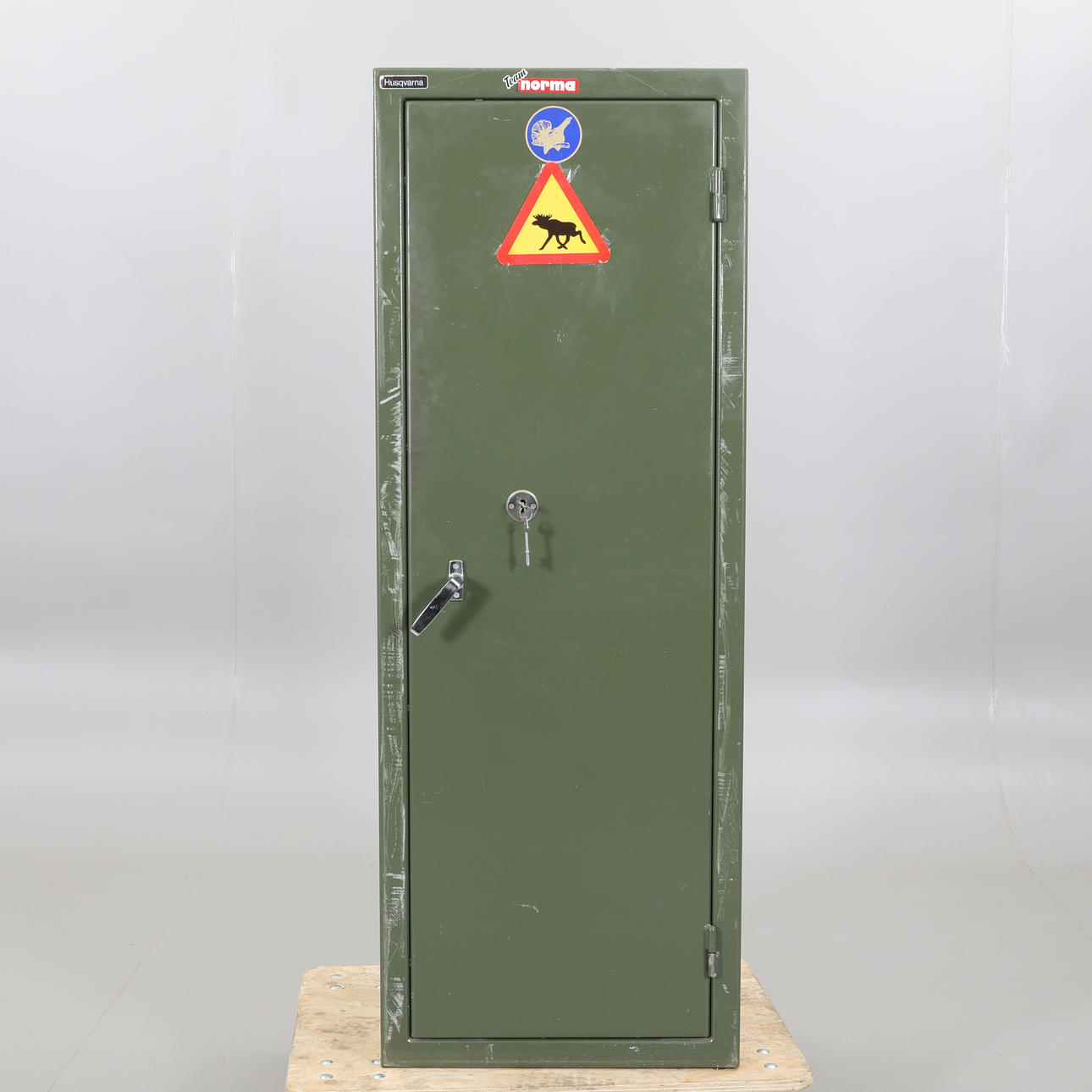 VAPENSKÅP, Husqvarna, Höörs Plåt.