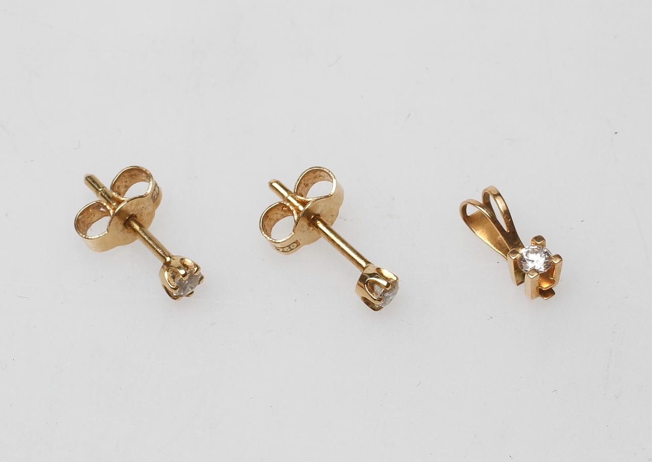 ÖRHÄNGEN, ett par och HÄNGE, guld 18k med diamanter, total vikt ca. 1,3 gram.