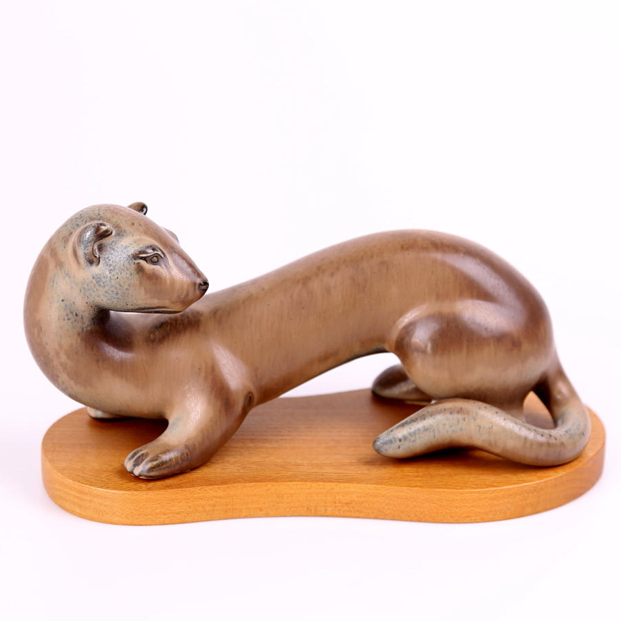 GUNNAR NYLUND. Figurin, mård, stengods, Rörstrand.