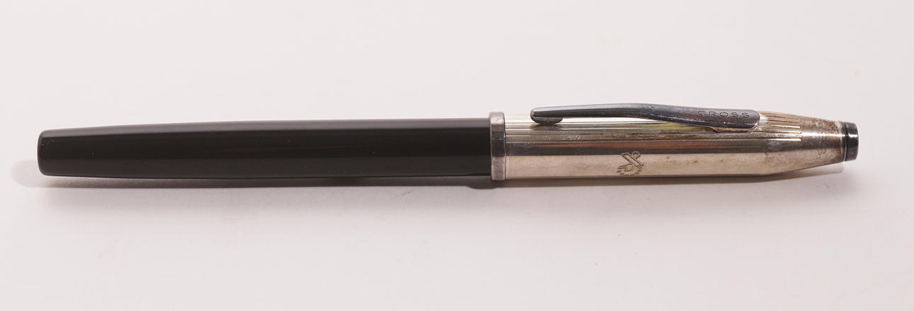 CROSS PEN, silver och svart lack.
