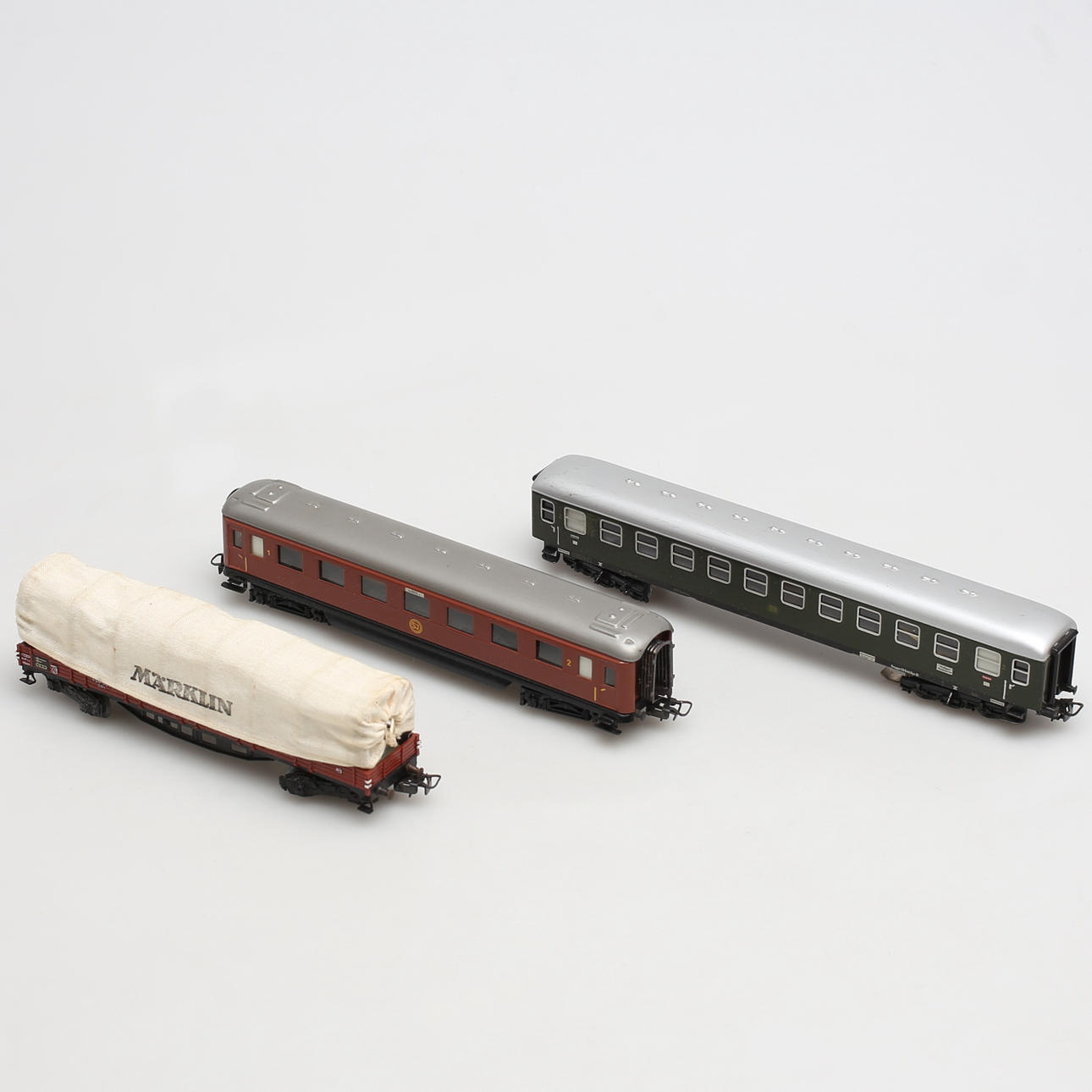 PARTI MODELLTÅGVAGNAR. 3 st. Märklin. Personvagnar samt godsvagn. Tyskland.