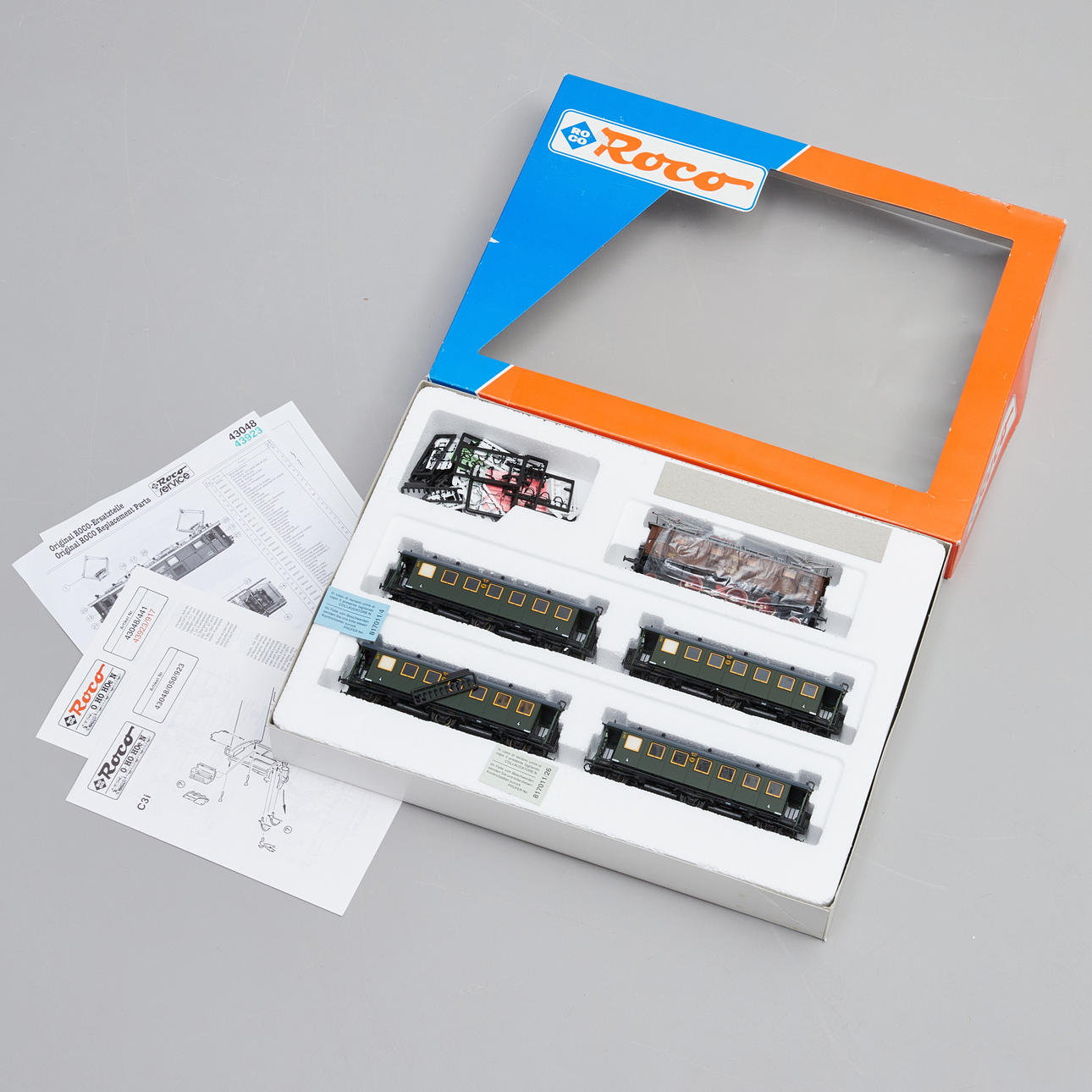 ROCO TRAIN SET 43923, H0, Locomotive with wagons.