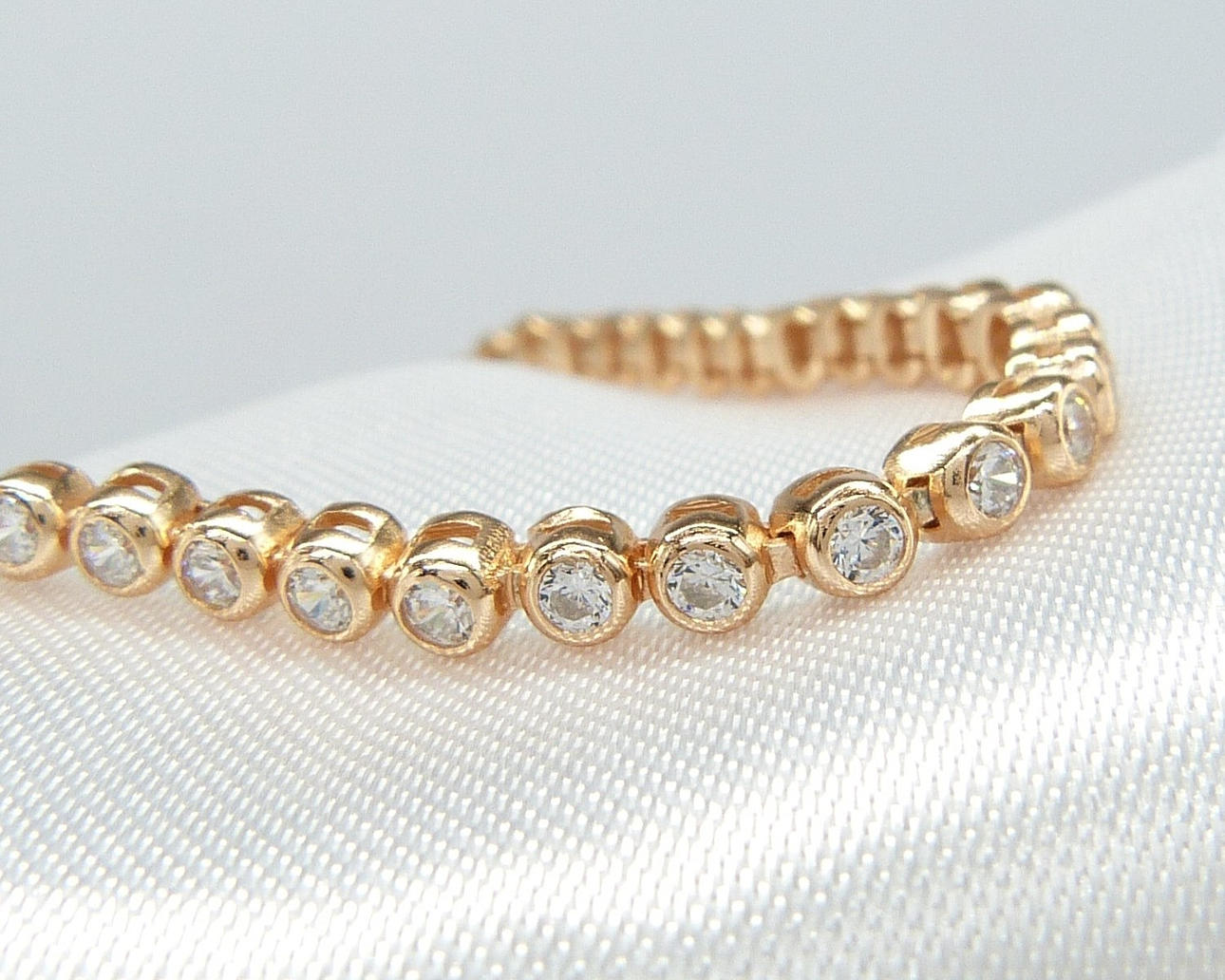 STONE-SET ARMBAND, roséguld doppat.