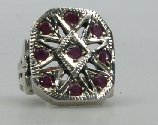 RING, silver och 9 granater.