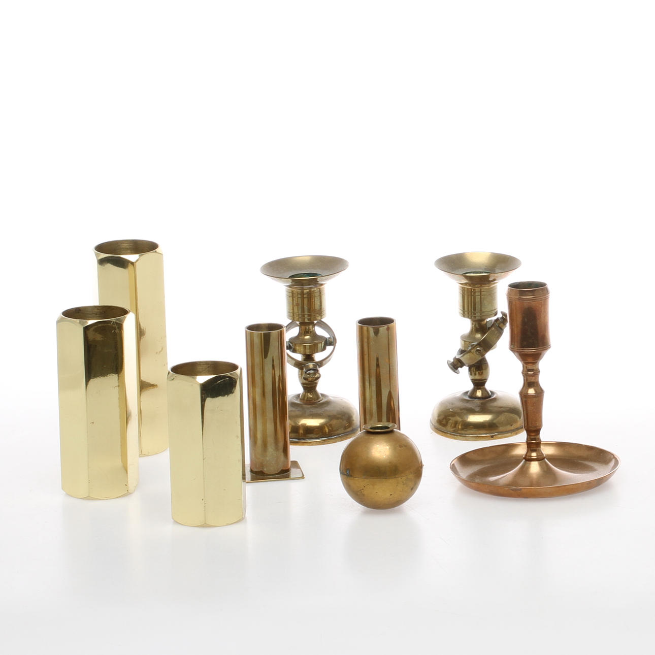 LJUSSTAKAR, 9 st, mässing, bla. Skultuna nr 33 och Gusum.