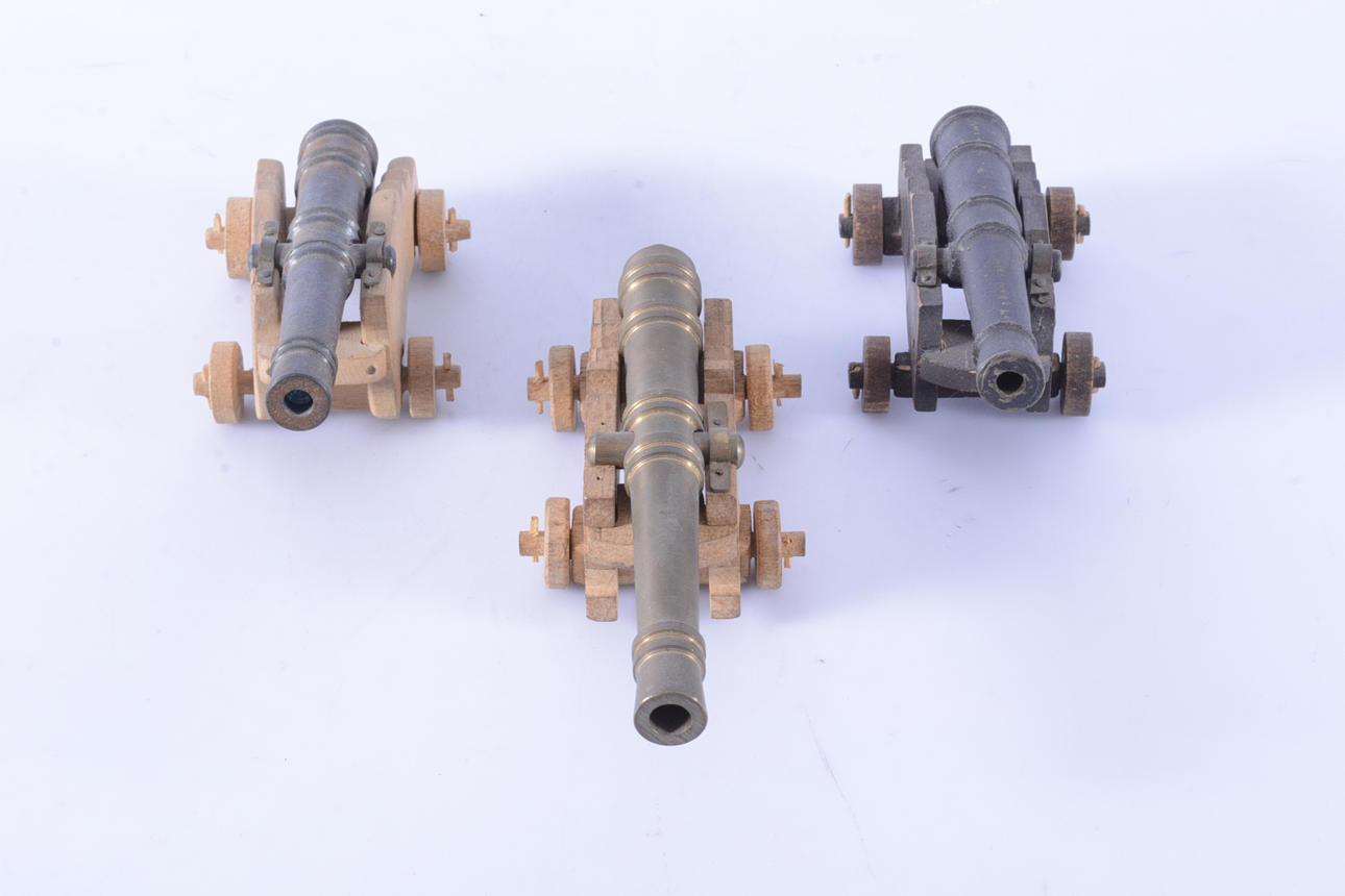 TABLE GUNS, 3 pcs, 1900s.