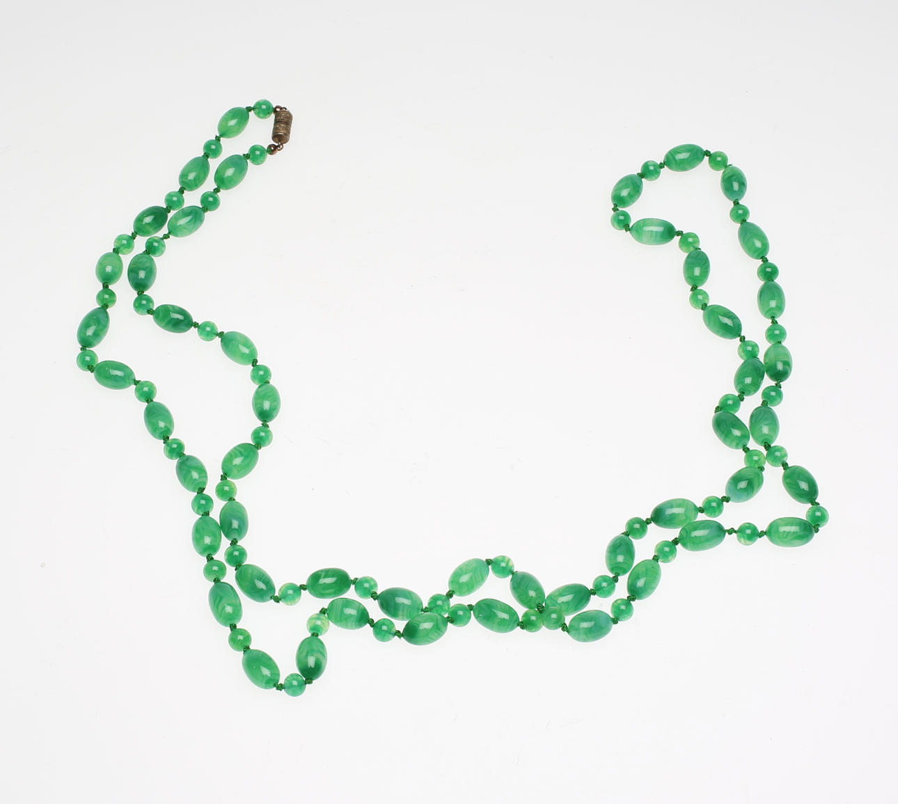 HALSBAND, Jade.