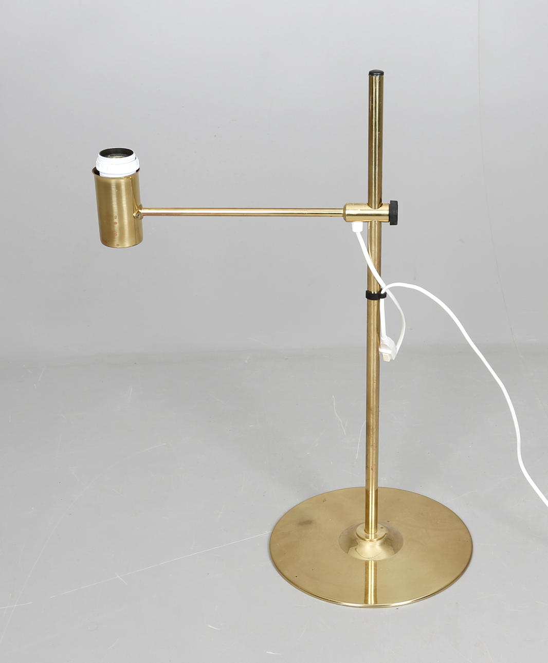 HANS AGNE JAKOBSSON. Bordslampa, mässing 1900-talets andra hälft.