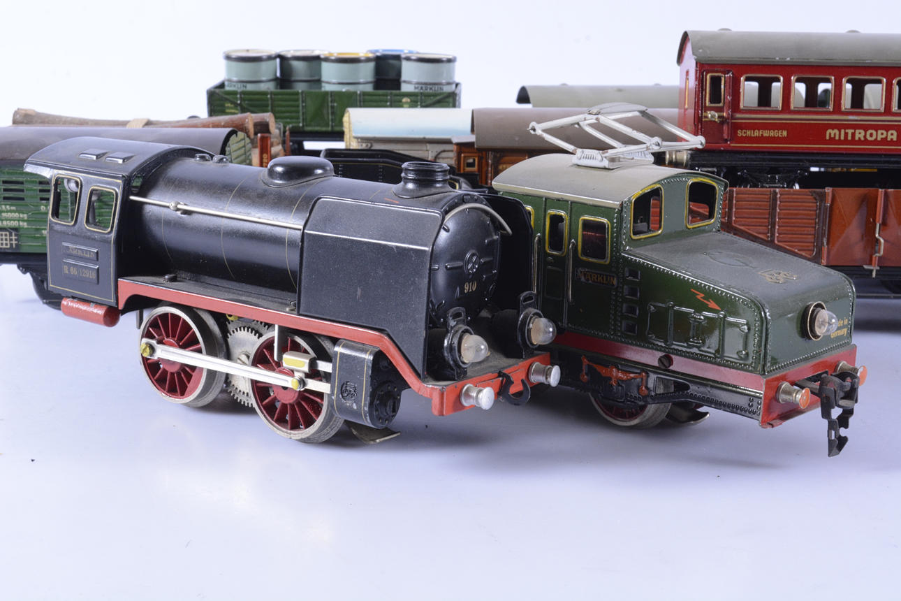 MODELLTÅG SAMT VAGNAR, 16 delar, bla Märklin lok RV 12890 samt Märklin ...