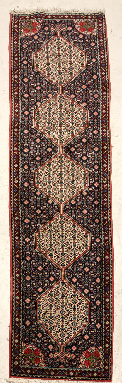 MATTA, orientalisk, handknuten, persisk Senne, cirka 250 x 54 cm.