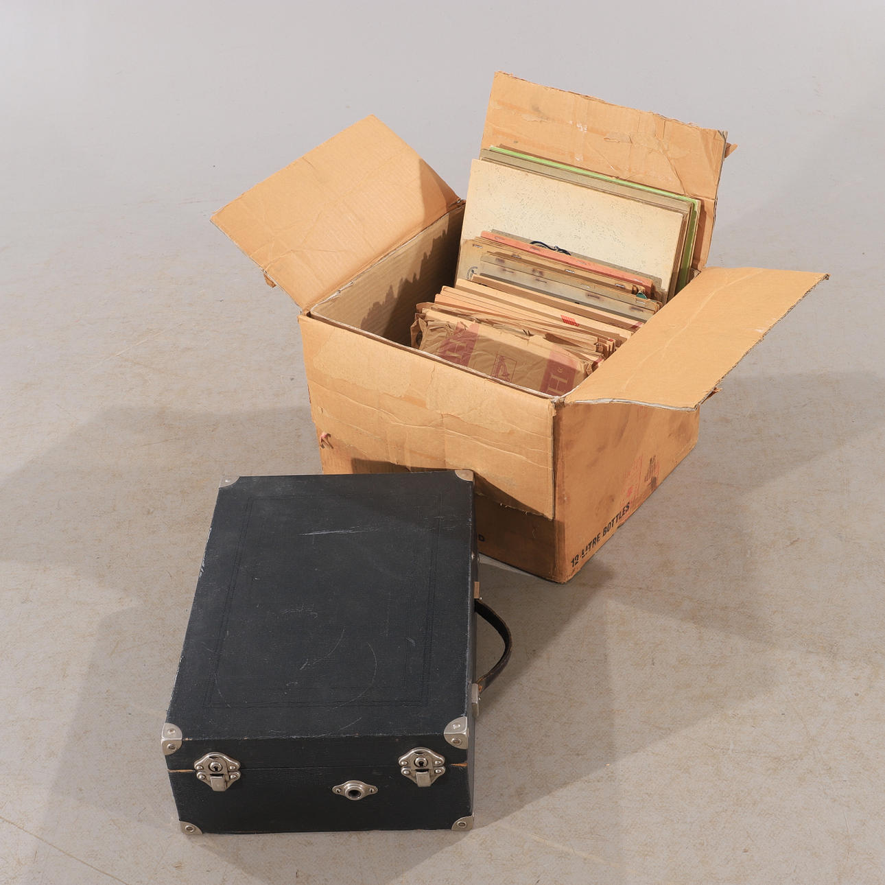 RESEGRAMMOFON och stenkakor, Micro-Perophone, England, 1900-talets ...