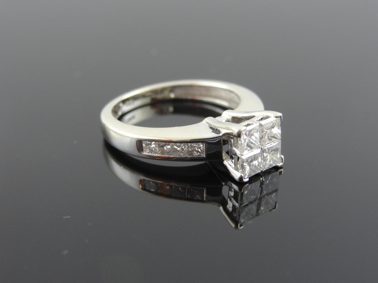 KVINNORS Princess Design diamantring 1,00cts.