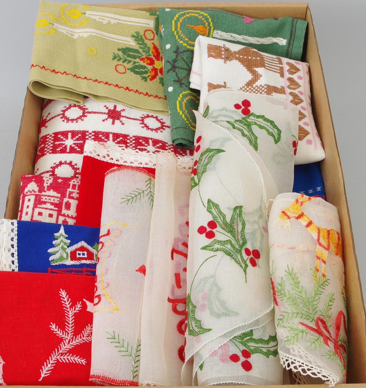 JULDUKAR, broderade.