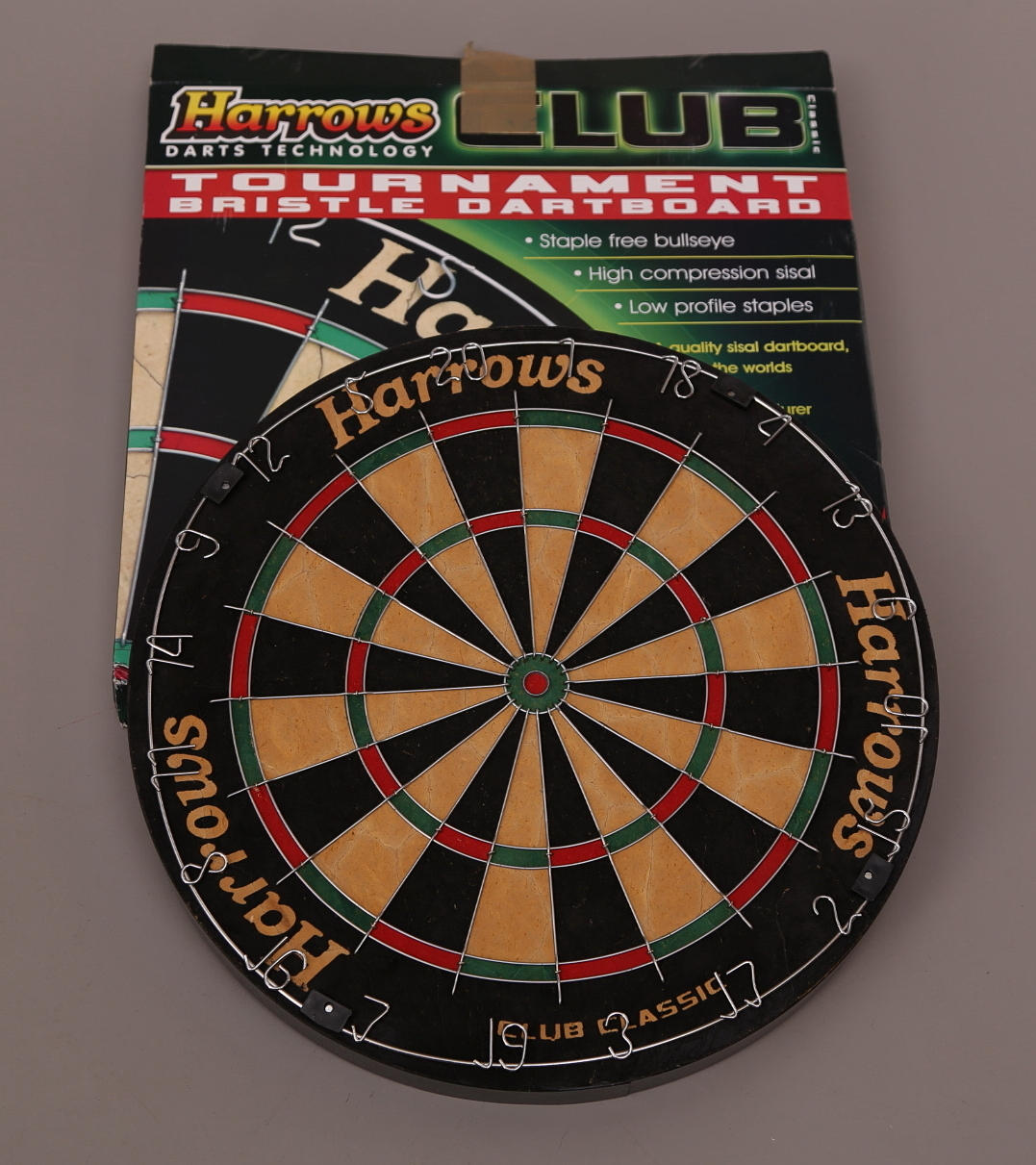 DARTTAVLA, Harrows, kartong + 15 st dartpilar.