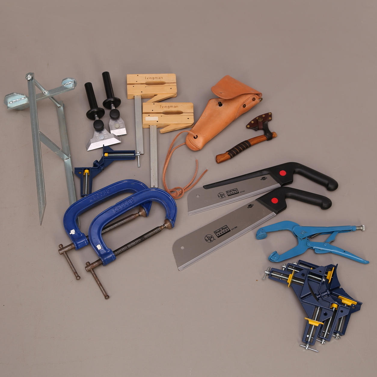 VERKTYG, 16 delar, tvingar + sågar + liten yxa.