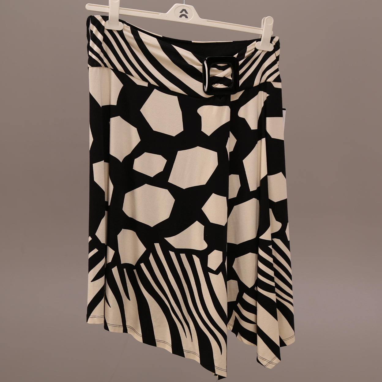 KJOL, svartbeige, storlek 42, Joseph Ribkoff - Canada.