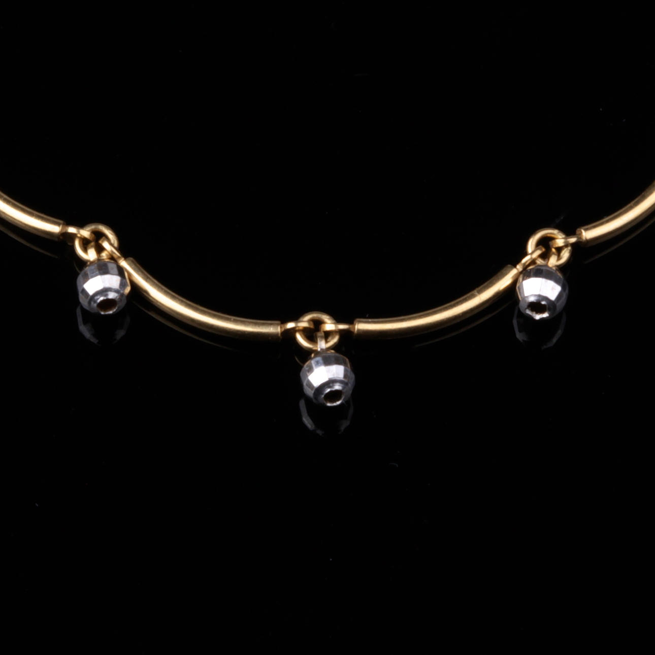 HALSBAND, med stavar och hängen, 18k guld/vitguld, vikt ca 7,03 gram.