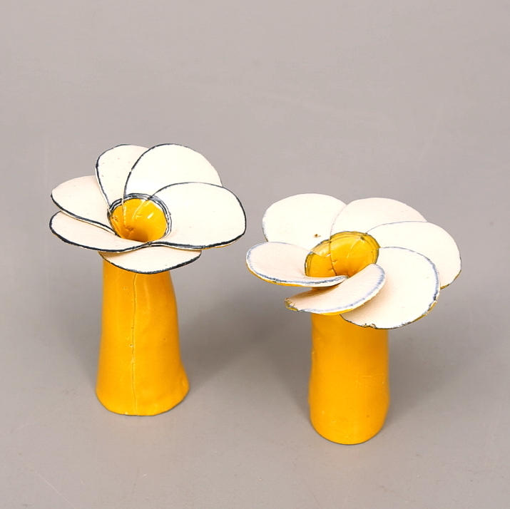 INGER PERSSON. BLOMDEKORATION, ett par, keramik, Rörstrand, Ateljé.