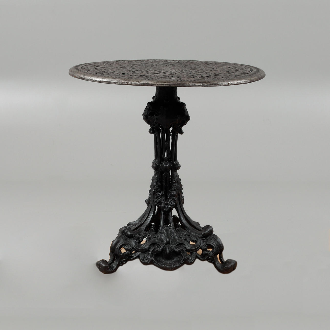 GARTENTISCH, Gusseisen.