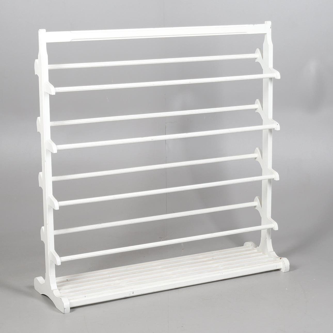 SKOHYLLA, vitmålad.