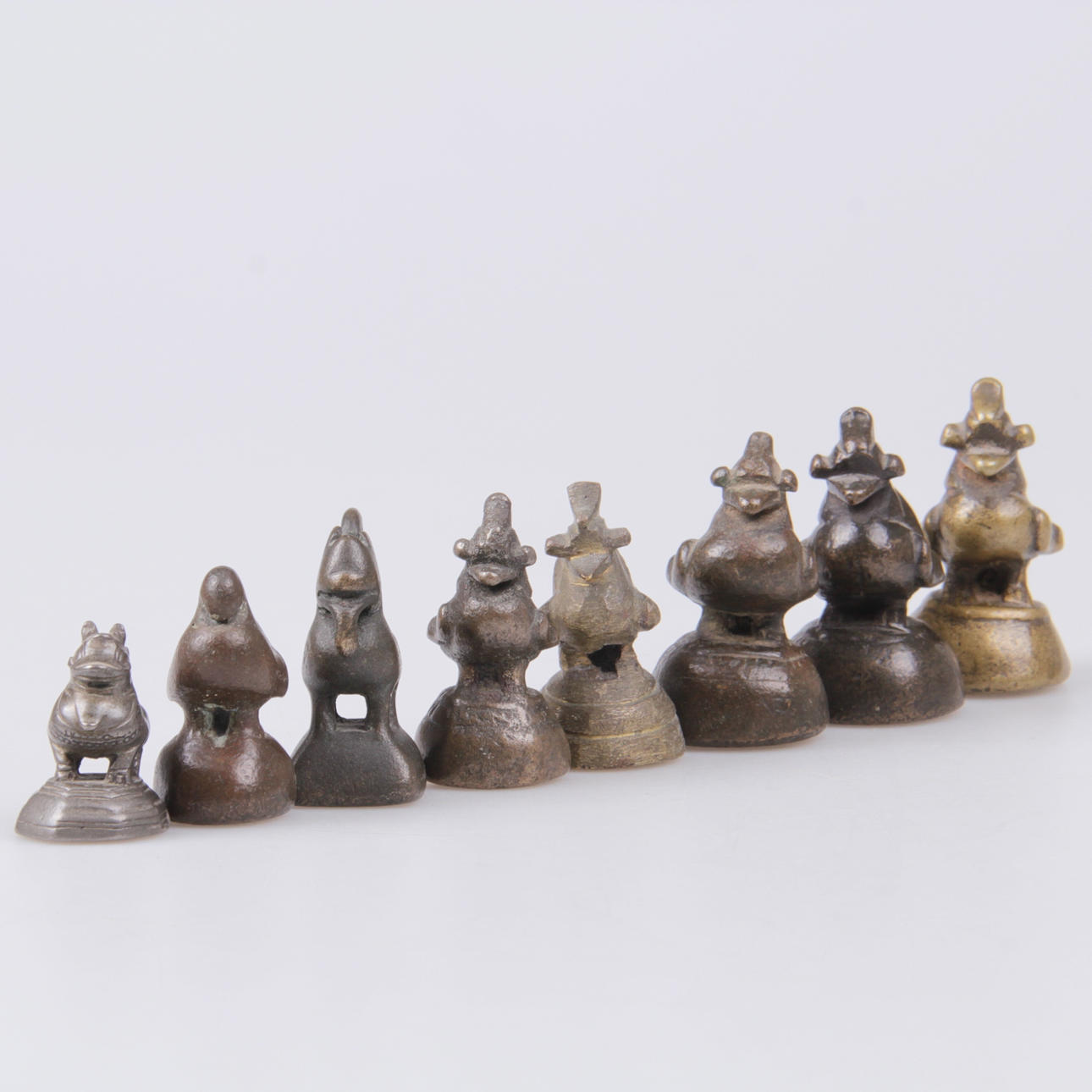 VIKTER, 8 st. Brons och mässing, Asien, 1800/1900-tal.