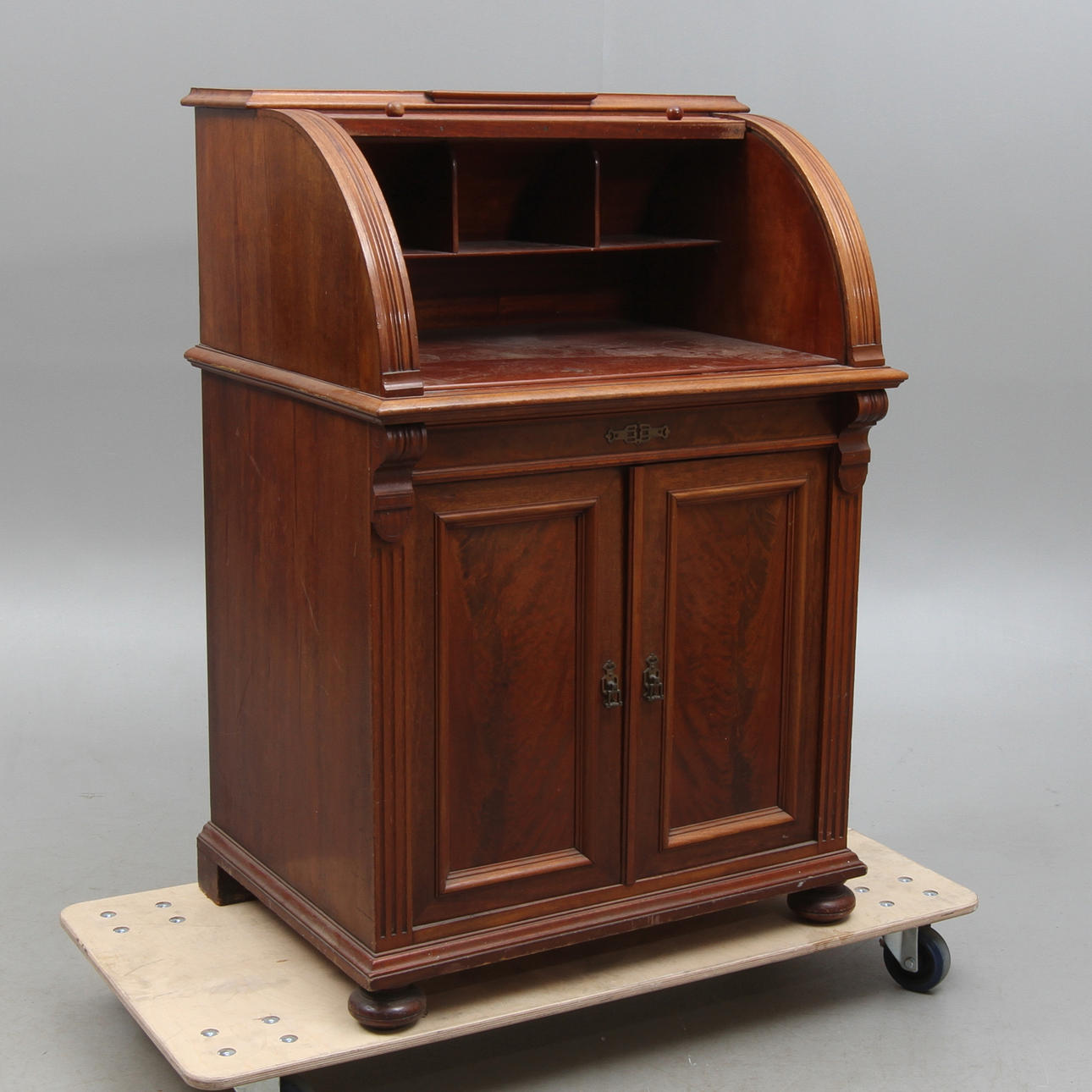 SKRIVSKÅP med jalusi, 1800-talets slut.