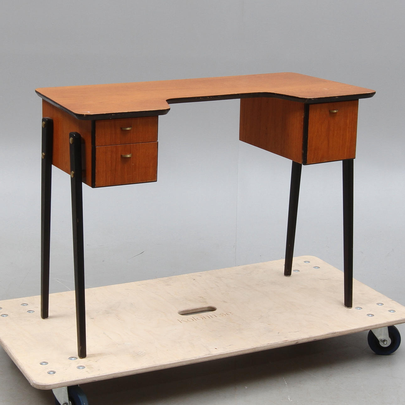 SMINKBORD, 1900-tal.