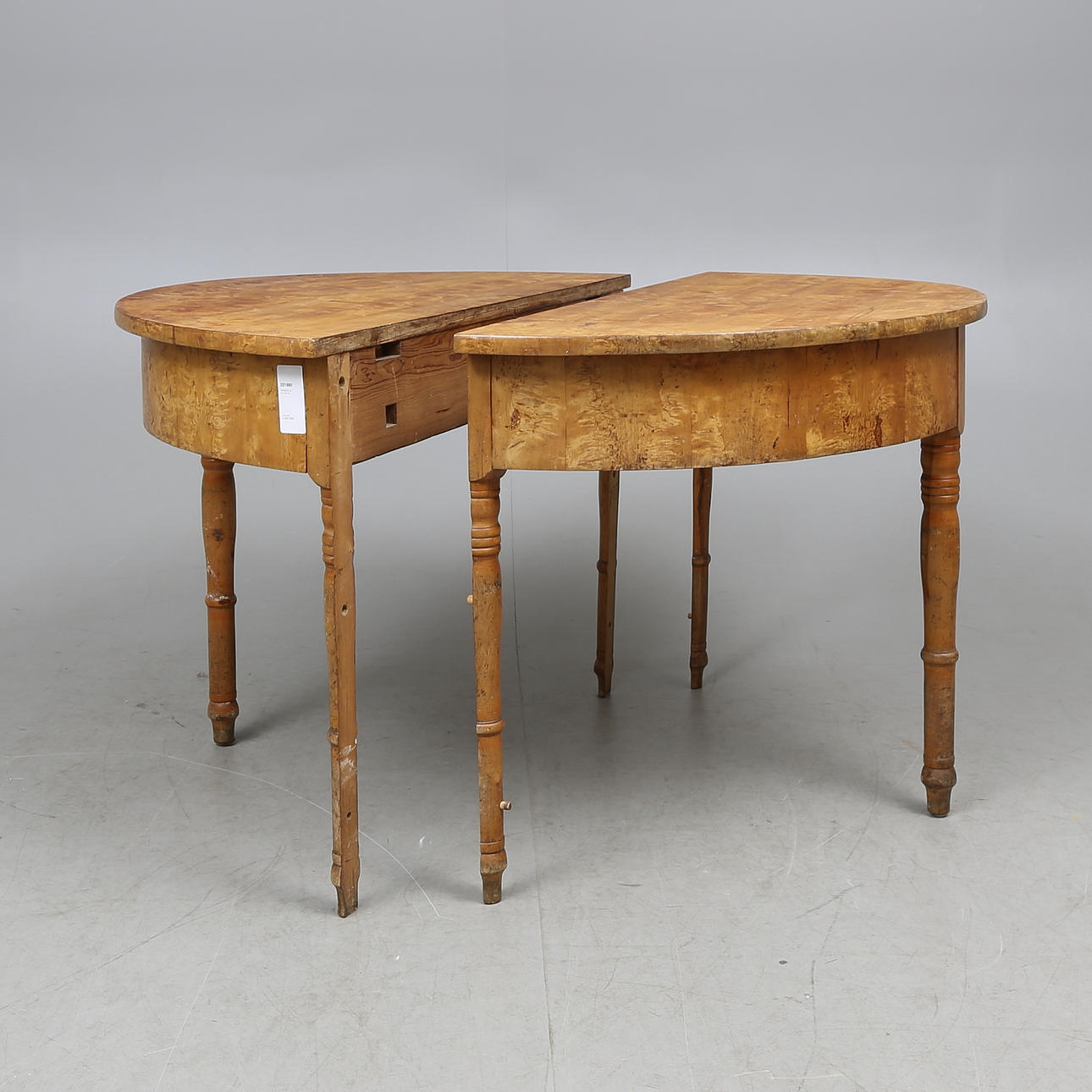 MÅNBORD, ett par, 1800-tal.