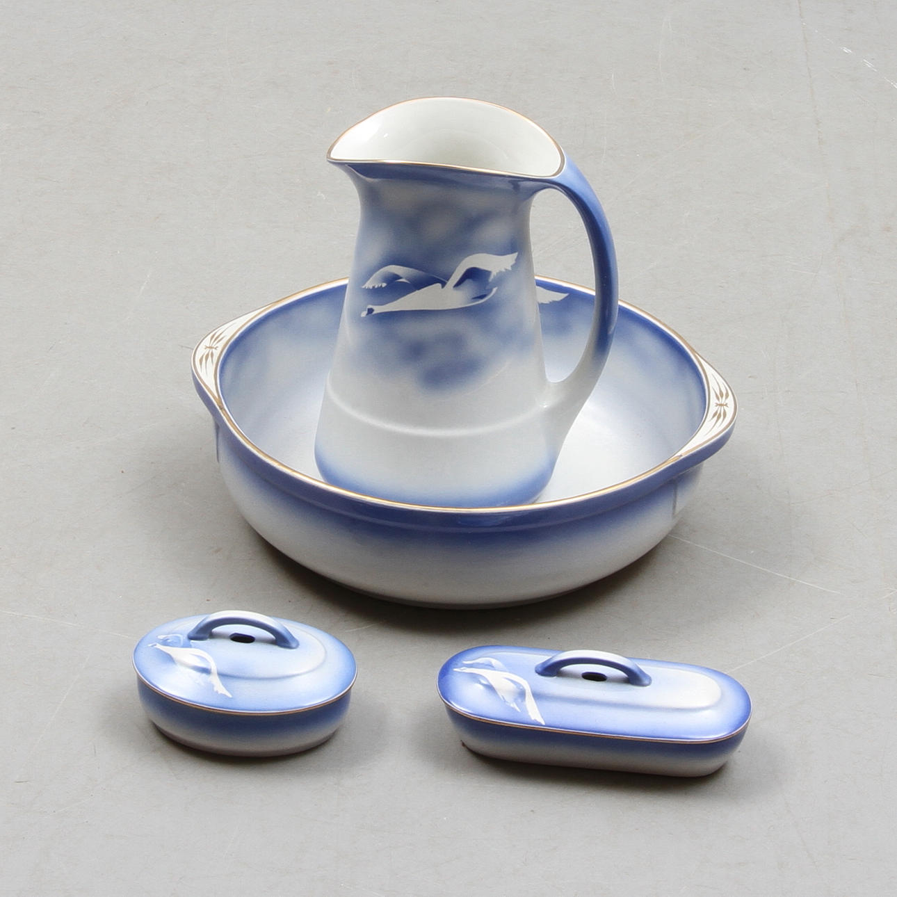 TVÄTTSET, 4 delar, keramik, Göteborg.