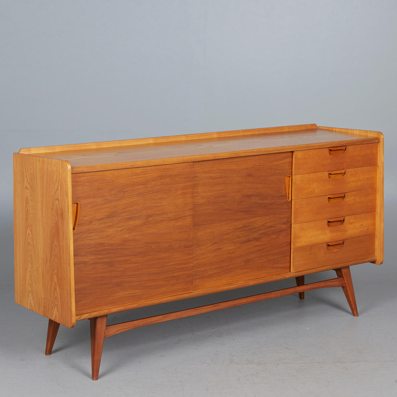 Senkki / lipasto, saarni, tiikki.