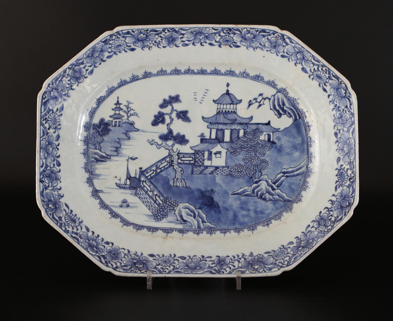 STEKFAT, porslin, Kina, 1700-tal.