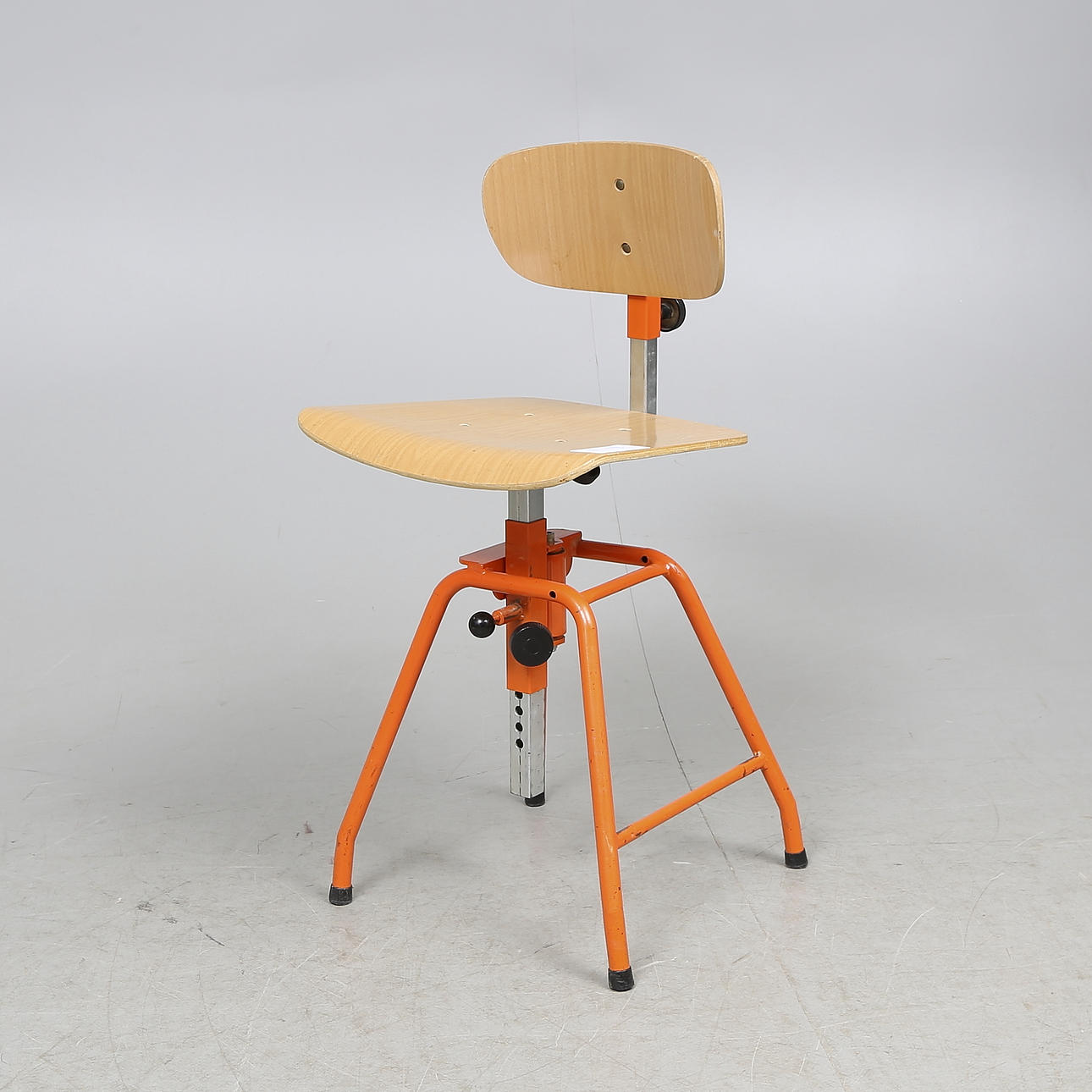 SKRIVBORDSTOL, industridesign, 1900-talets andra hälft.