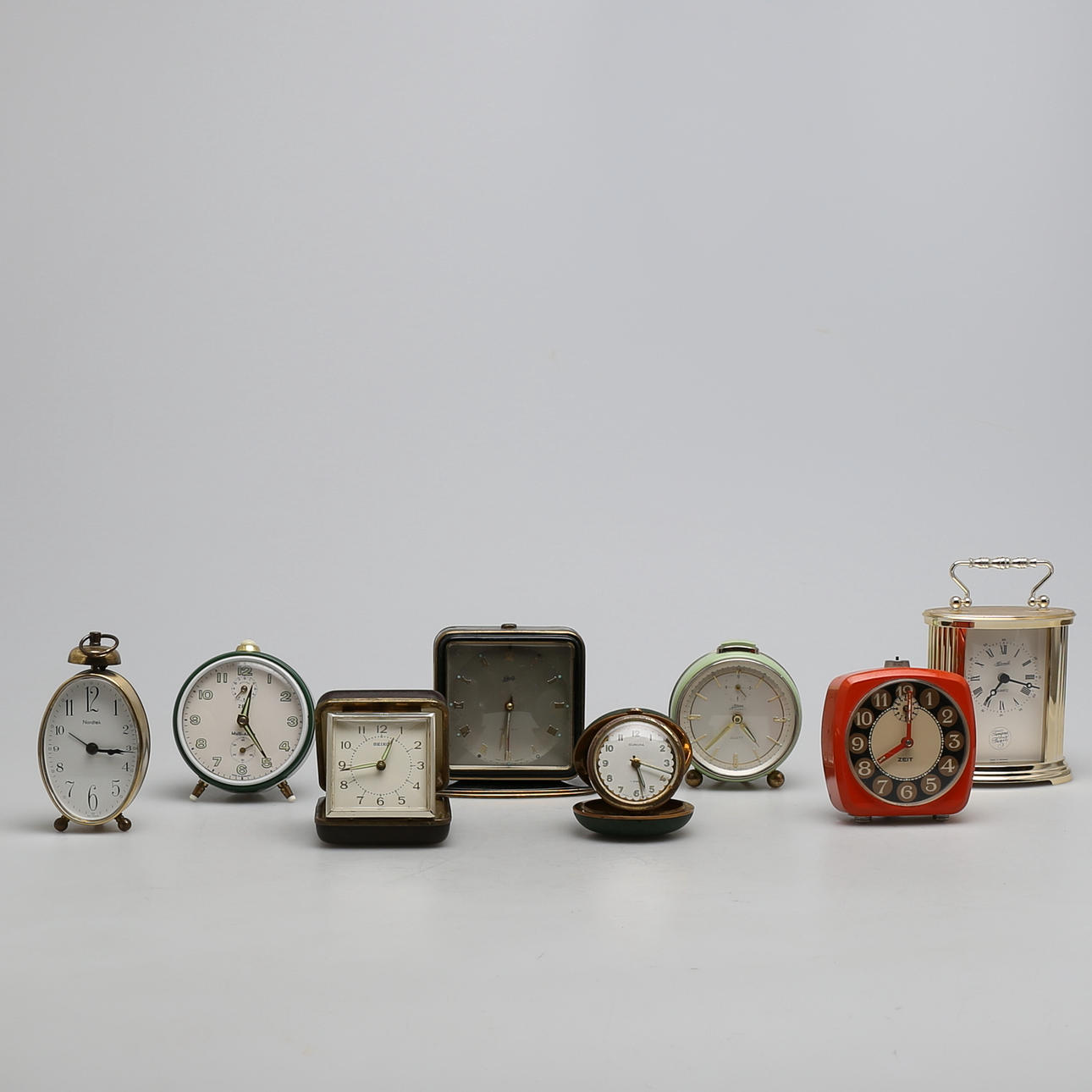 PARTI VÄCKARKLOCKOR. 8 st. Bl a Seiko och Schatz.