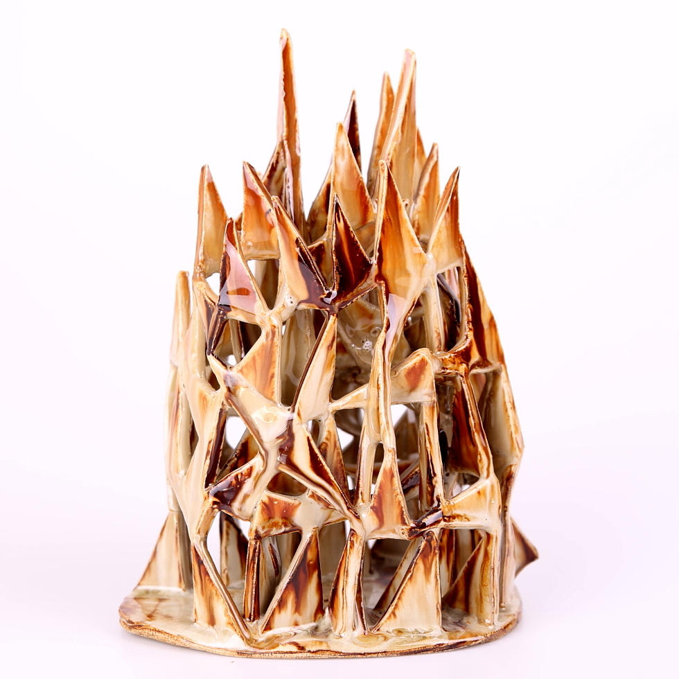 PORSLINSSKULPTUR signerad "Holter" 1975.