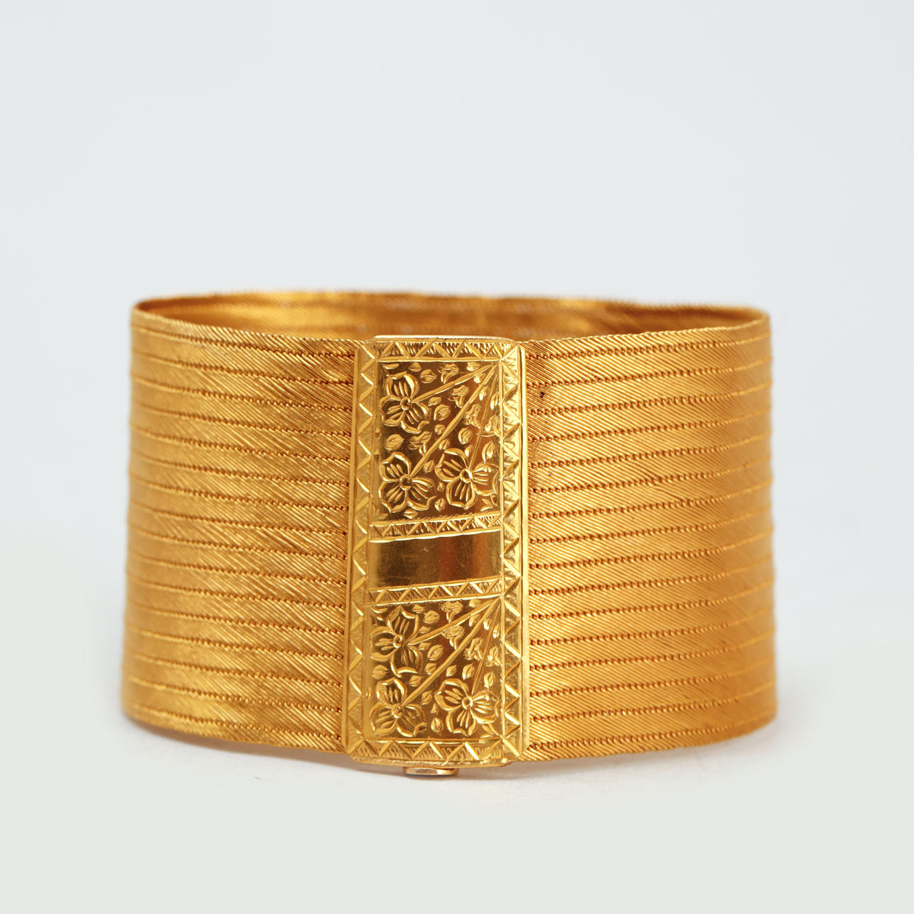 BRACELET, 22k gold. Weight approx. 74 grams.