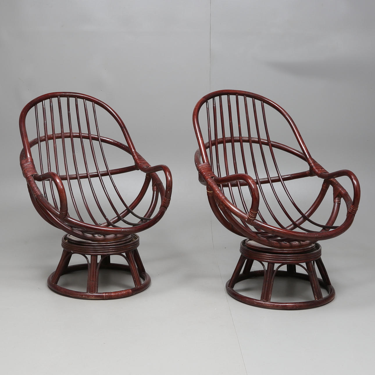 FÅTÖLJER, rotting, 2 st, snurrbara.