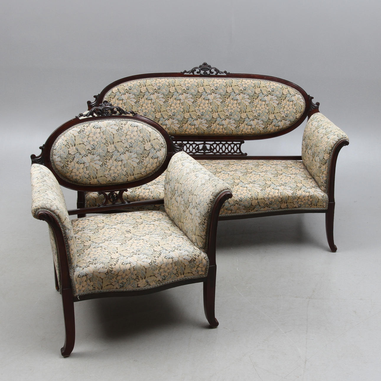 SALONGSMÖBEL, 2 delar, soffa samt fåtölj, 1900-talets början.