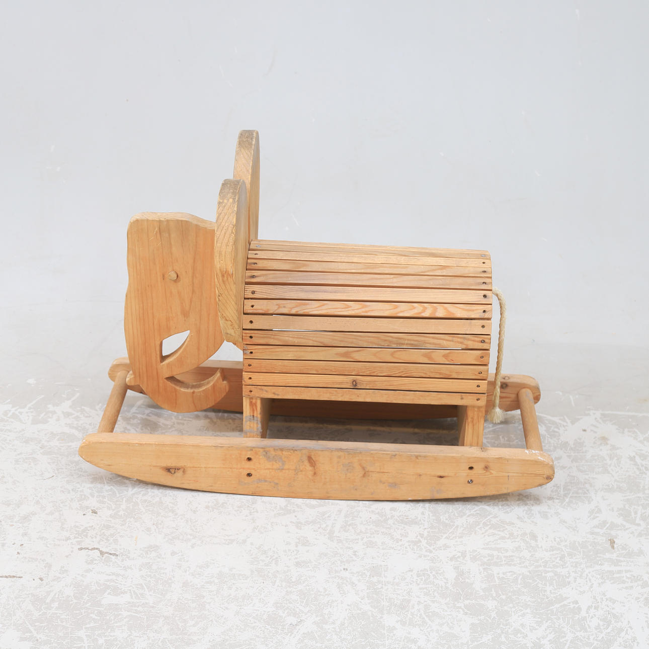 GUNGELEFANT, trä, 1900-talets andra hälft.