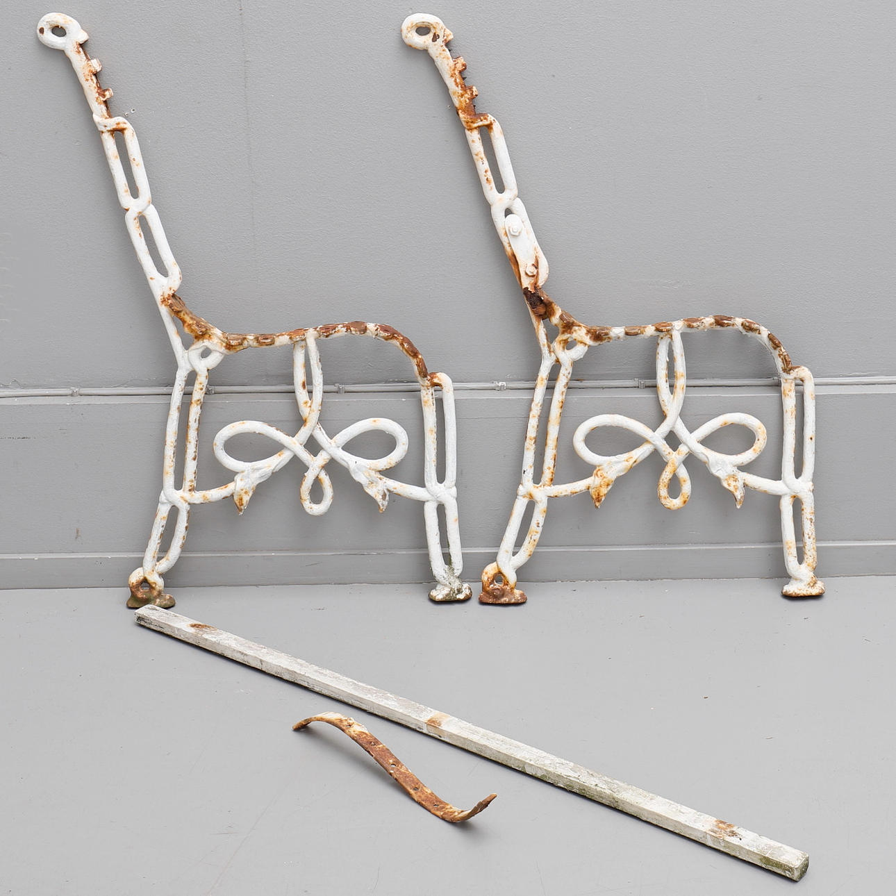 BÆNKFRONTER, STØBEJERN.