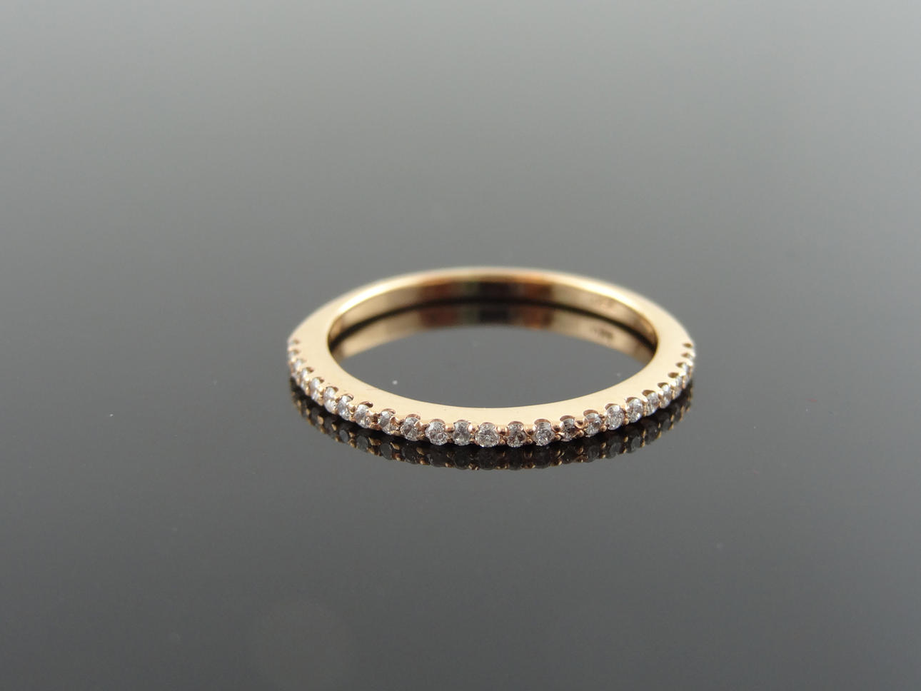 Kvinnors diamantring 0,18cts 18 k guld.