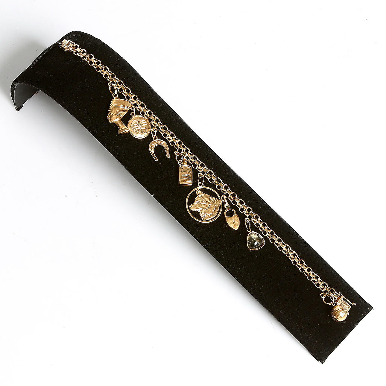 ARMBAND med BERLOCKER, 18k guld, 1900-talets slut. Vikt 12 gram.